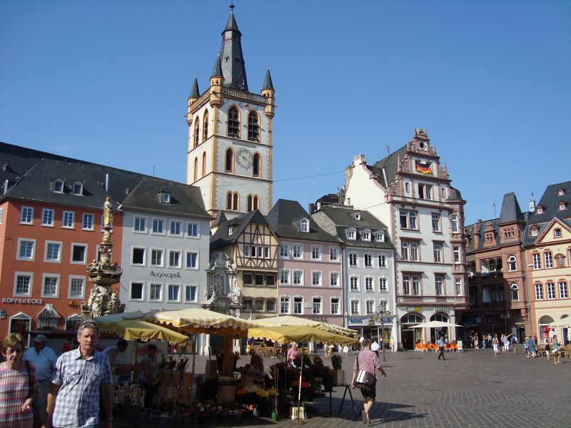 Hauptmarktplatz with markt